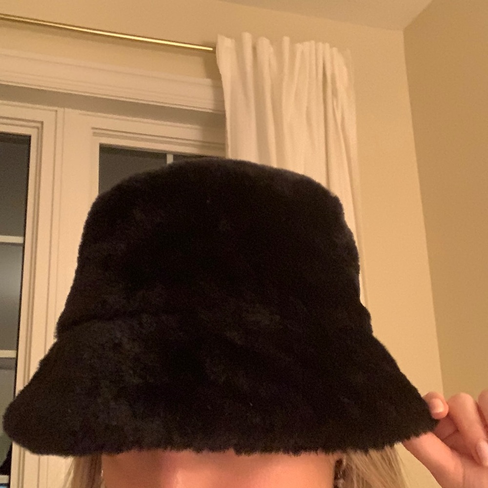 BLACK FUR HAT
